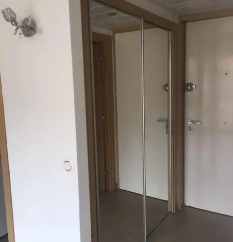 Et Ses Deux Piscines