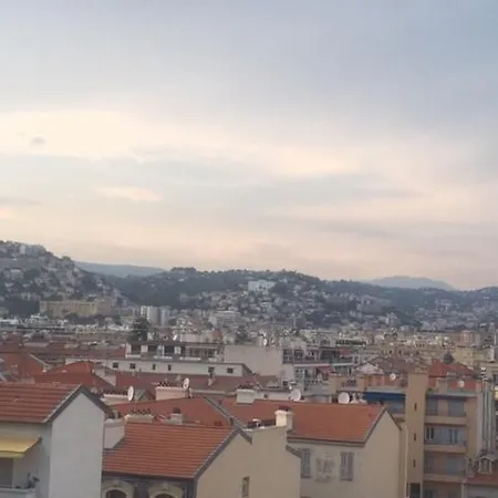 Et Ses Deux Piscines Apartment *