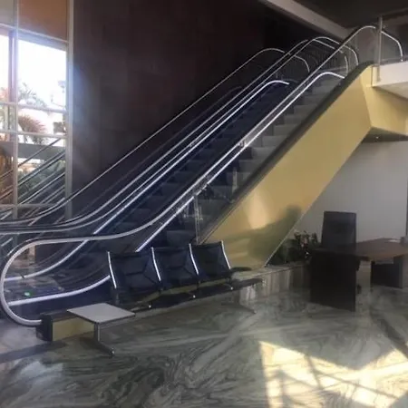 Et Ses Deux Piscines アパート