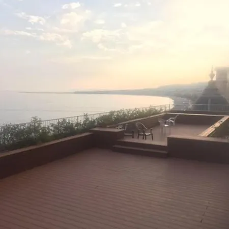 Et Ses Deux Piscines *