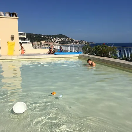 Et Ses Deux Piscines * Nizza