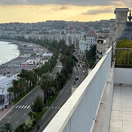 Et Ses Deux Piscines * Nizza