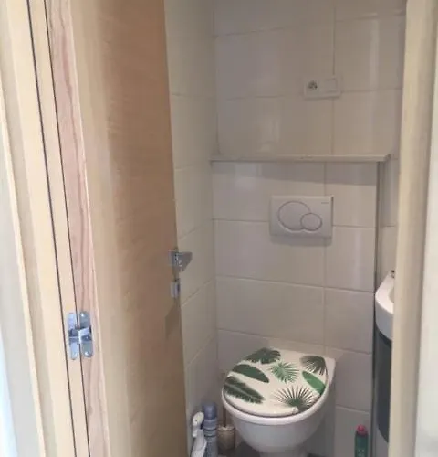 Et Ses Deux Piscines