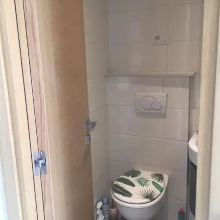 Et Ses Deux Piscines