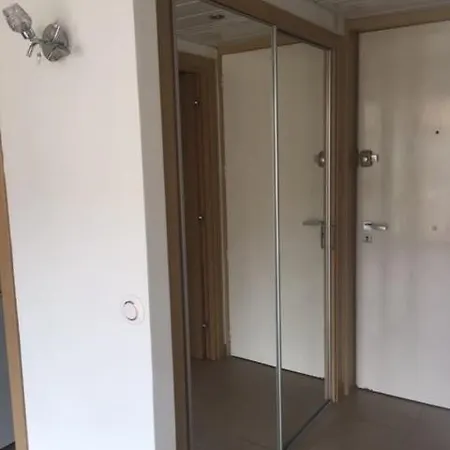 Et Ses Deux Piscines