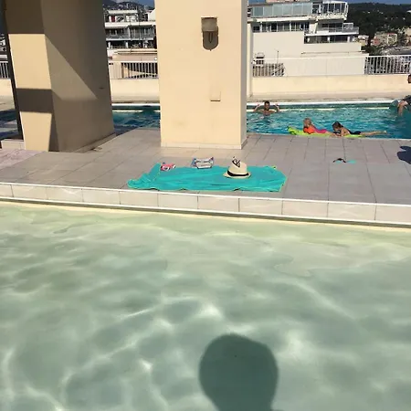 Et Ses Deux Piscines アパート ニース