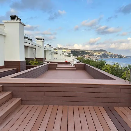 Et Ses Deux Piscines * Νίκαια